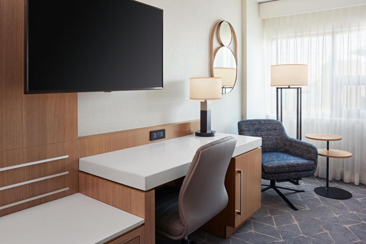 Delta Airport In-terminal Hotel