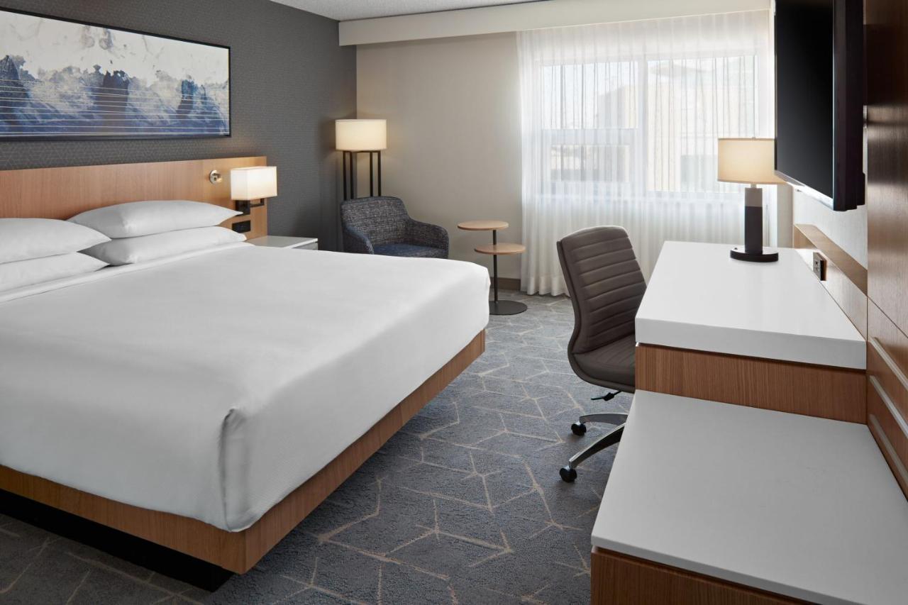 Delta Airport In-terminal Hotel
