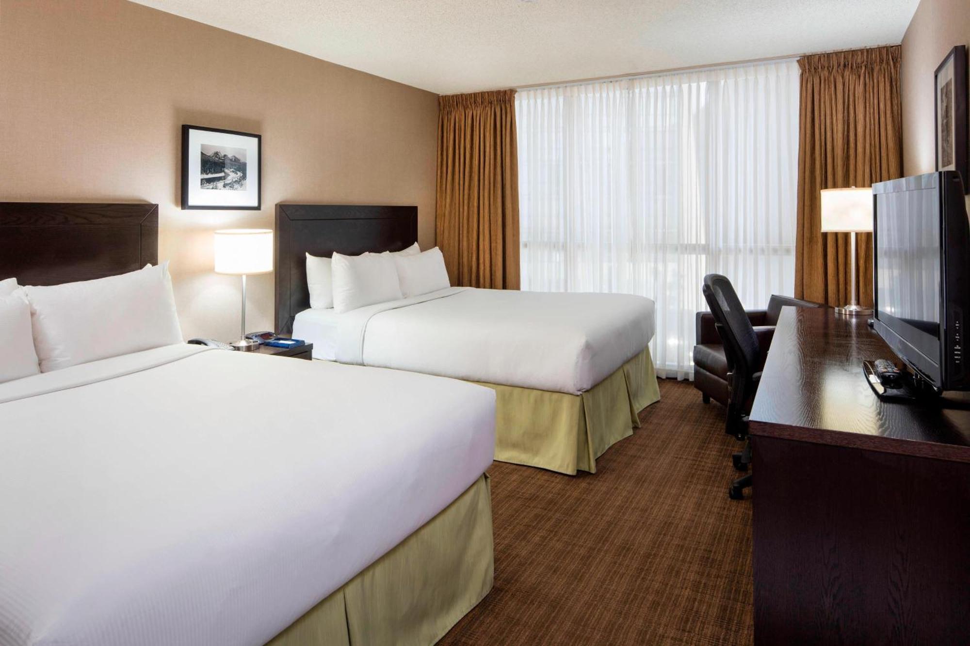 Delta Airport In-terminal Hotel